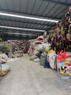 高價(jià)回收舊衣服,舊家電,舊手機(jī),酒店舊布草