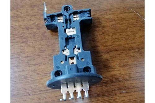 江蘇汽車內飾件生產廠 塑膠模具代理加盟與機械設備一體化服務